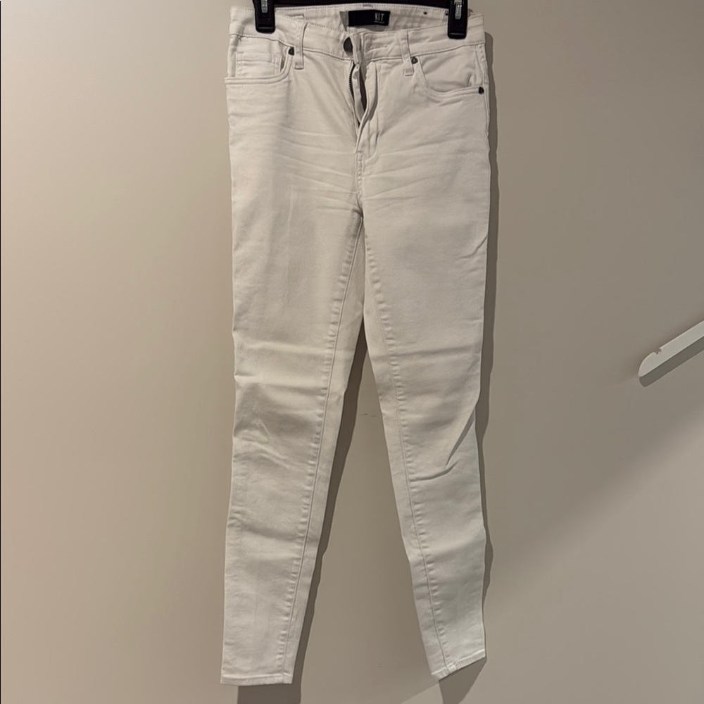 White Skinny Jeans with Smooth Texture